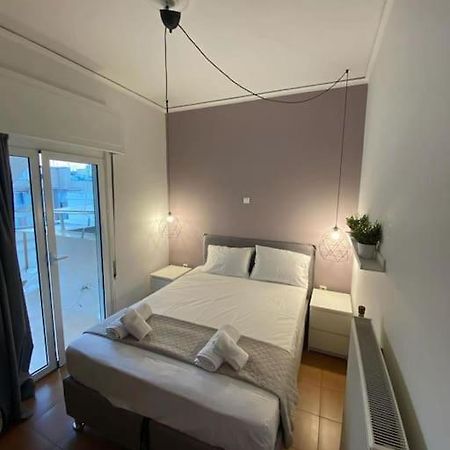 Pent House With Terrace Lägenhet Pireus Exteriör bild